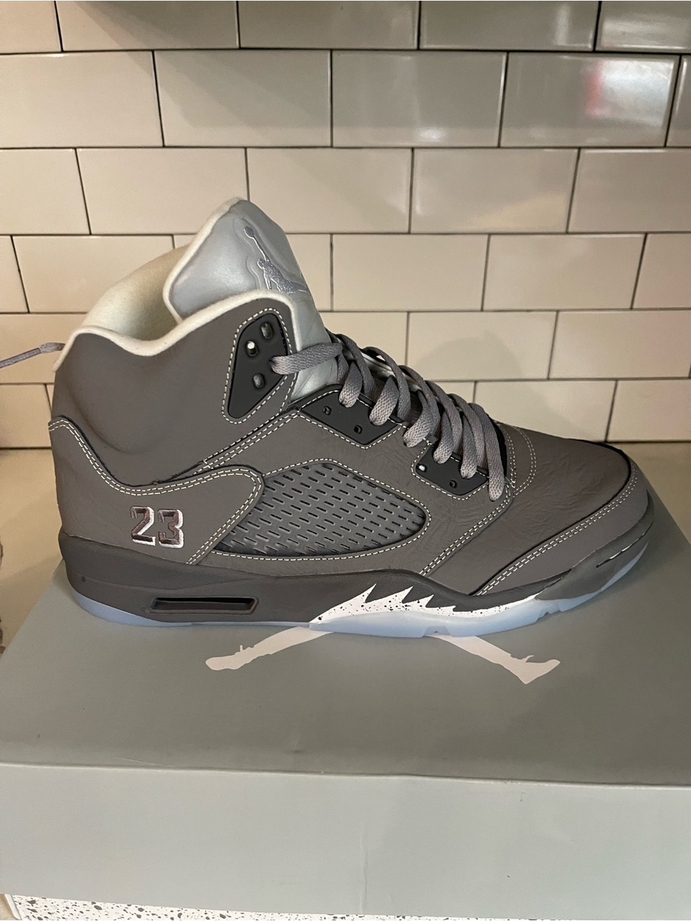 Men’s Retro 5 Wolf Grey Size 11.5.